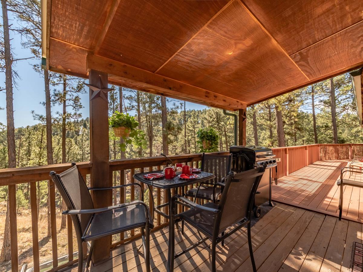 My Happy Place, 3 Bedrooms, Hot Tub, Fireplace, Jetted Tub, WiFi, Sleeps 6 - thumb 5