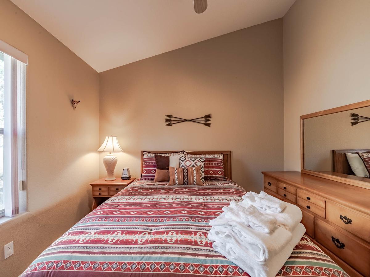 My Happy Place, 3 Bedrooms, Hot Tub, Fireplace, Jetted Tub, WiFi, Sleeps 6 - thumb 22