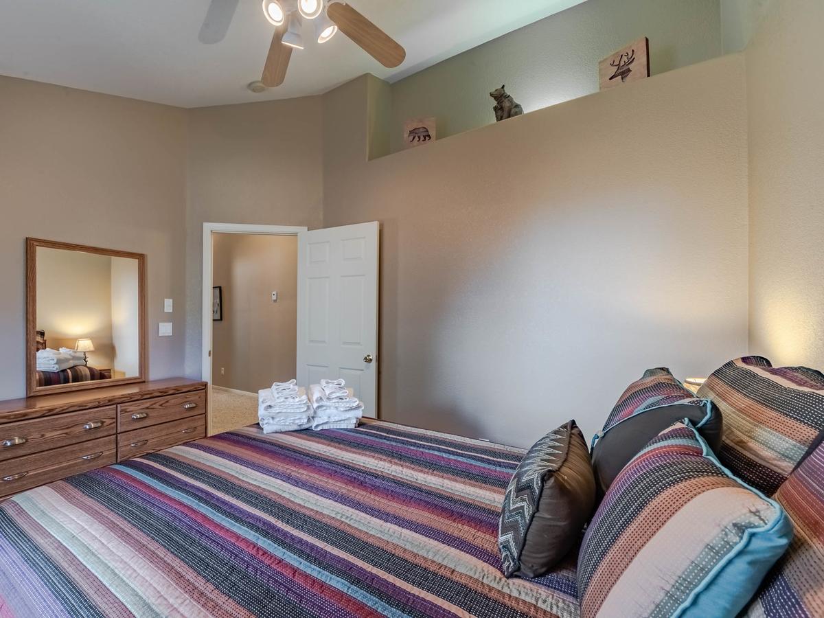 My Happy Place, 3 Bedrooms, Hot Tub, Fireplace, Jetted Tub, WiFi, Sleeps 6 - thumb 27