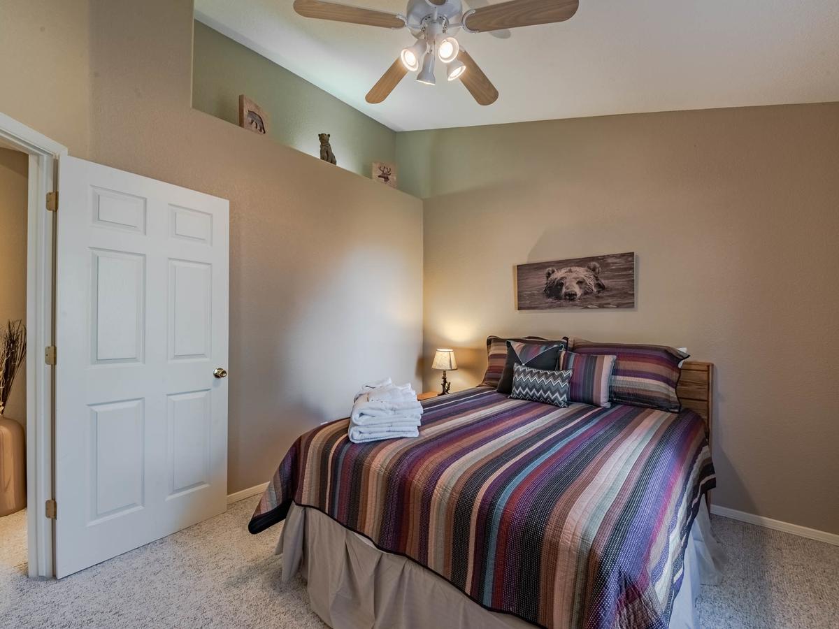My Happy Place, 3 Bedrooms, Hot Tub, Fireplace, Jetted Tub, WiFi, Sleeps 6 - thumb 28
