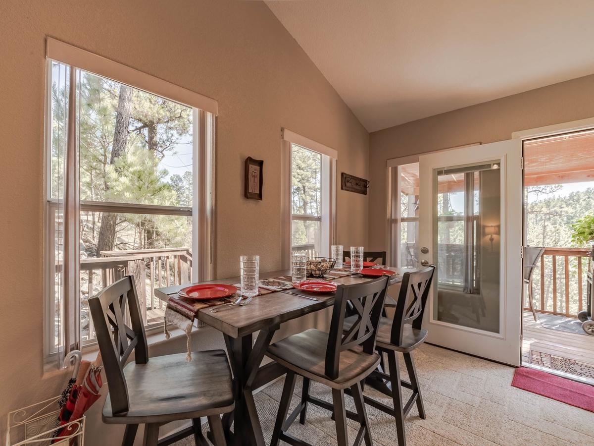 My Happy Place, 3 Bedrooms, Hot Tub, Fireplace, Jetted Tub, WiFi, Sleeps 6 - thumb 6