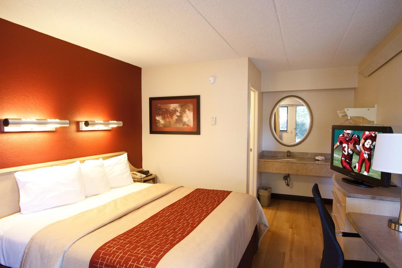 Red Roof Inn Utica - thumb 23