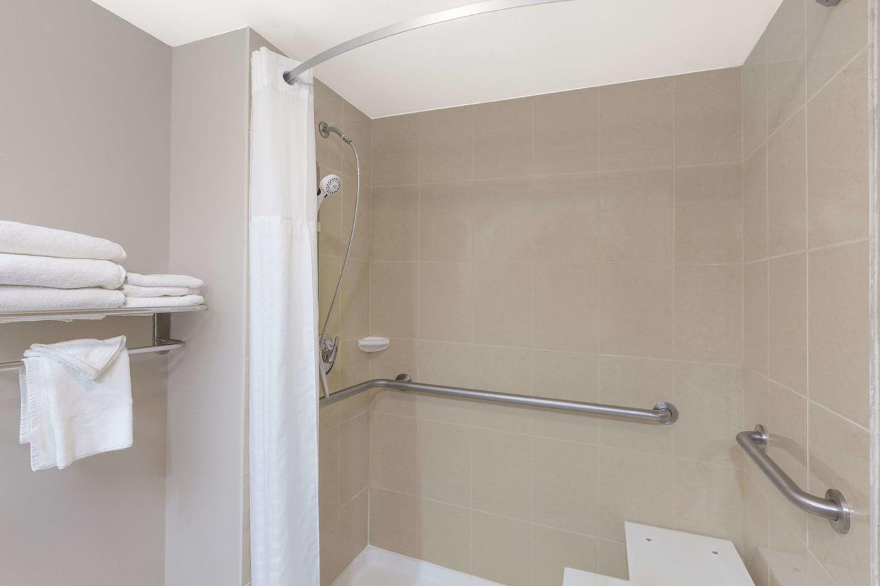 Days Inn By Wyndham Utica - thumb 6