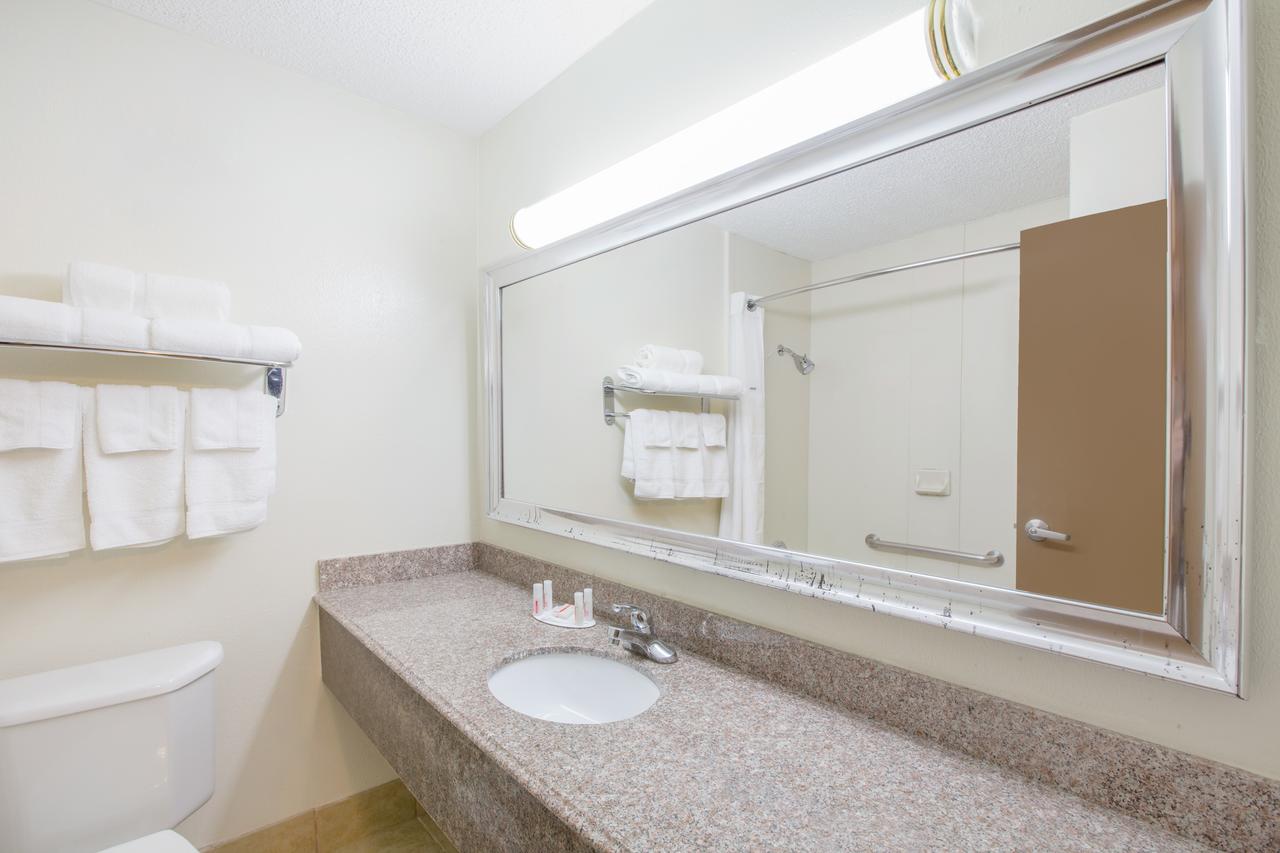 Ramada By Wyndham Tulsa - thumb 20