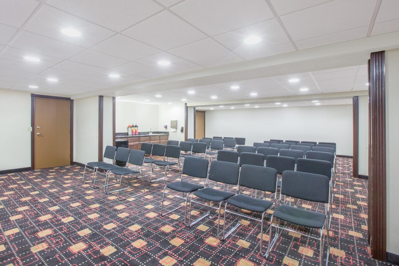 Ramada By Wyndham Tulsa - thumb 35