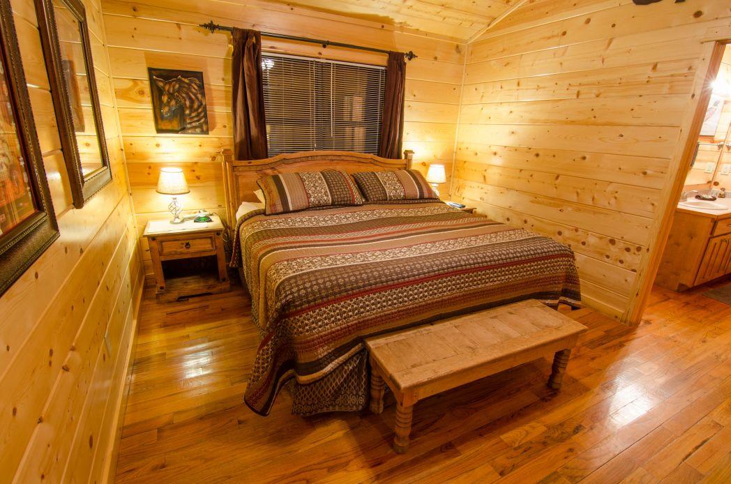 4R Escape Lodge (2 Bdrm) (Luxury Cabin) (Hot Tub) Cabin - thumb 10