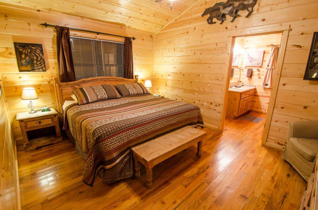 4R Escape Lodge (2 Bdrm) (Luxury Cabin) (Hot Tub) Cabin - thumb 6