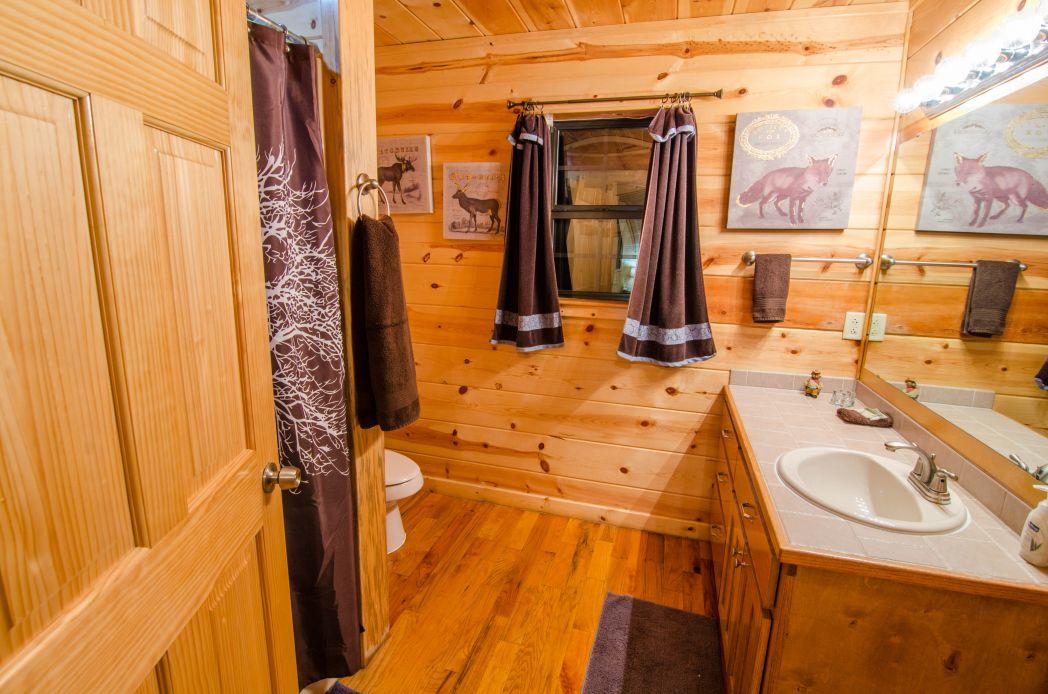 4R Escape Lodge (2 Bdrm) (Luxury Cabin) (Hot Tub) Cabin - thumb 3