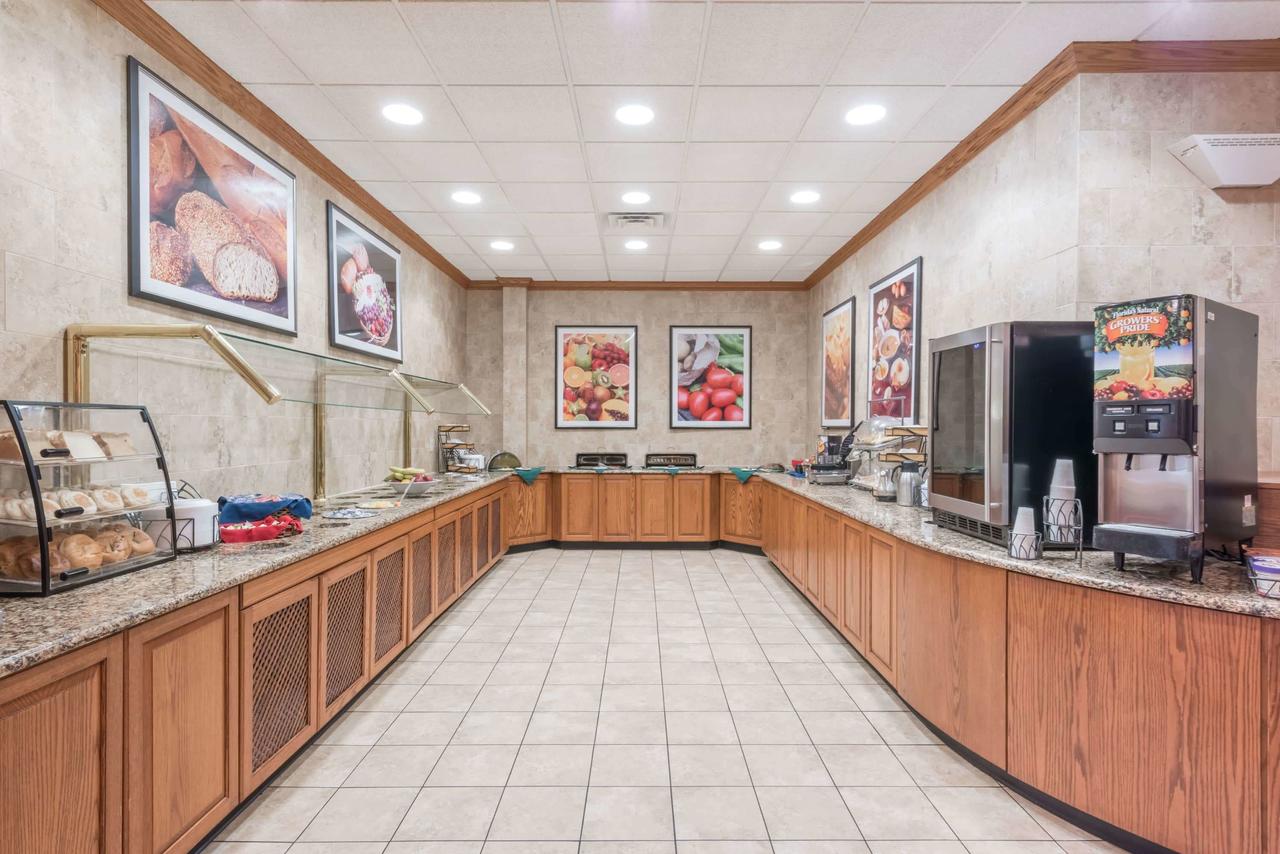 Ramada By Wyndham State College Hotel & Conference Center - thumb 30