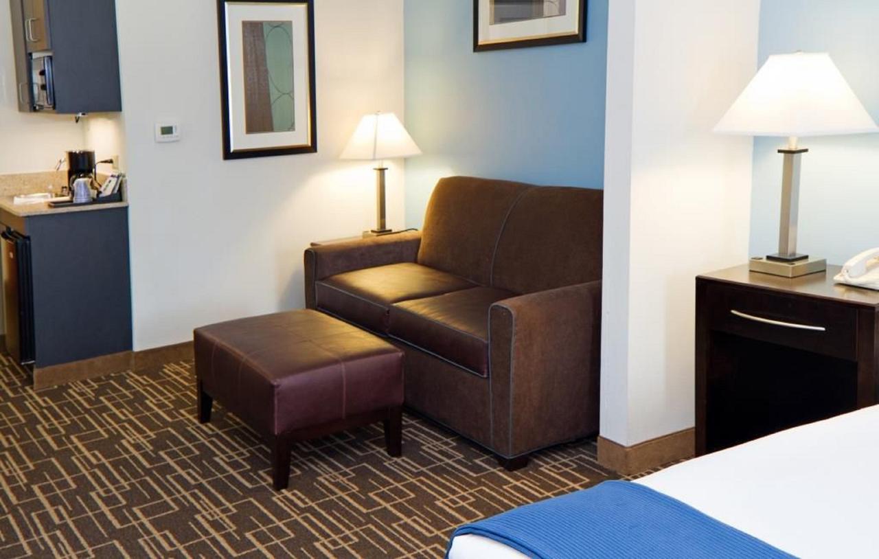 Holiday Inn Express Hotel & Suites Greenville-Downtown - thumb 3