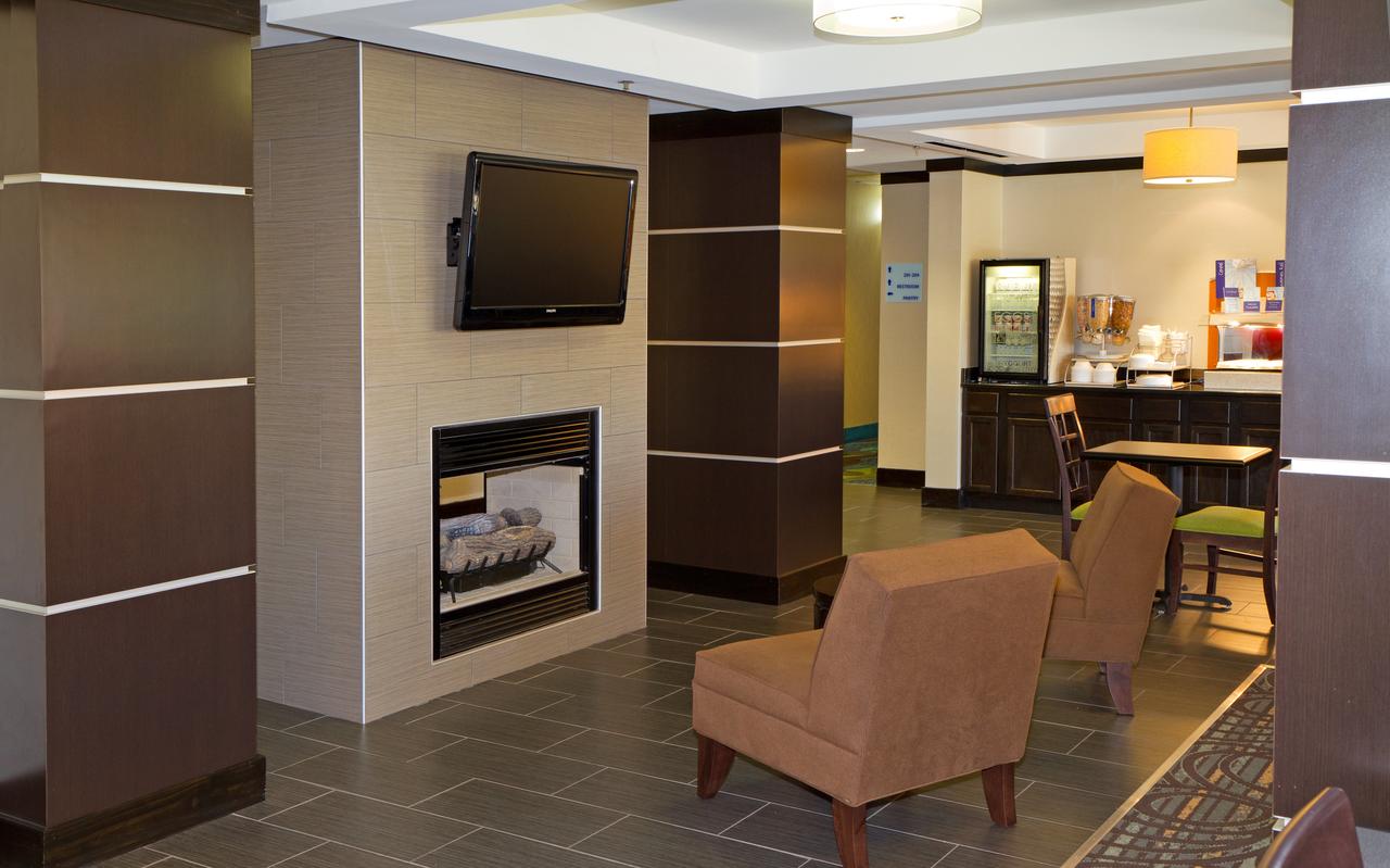 Holiday Inn Express Hotel & Suites Greenville-Downtown - thumb 11