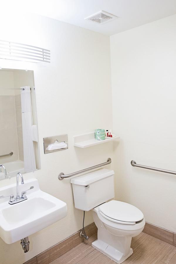 Days Inn By Wyndham Greenville - thumb 4