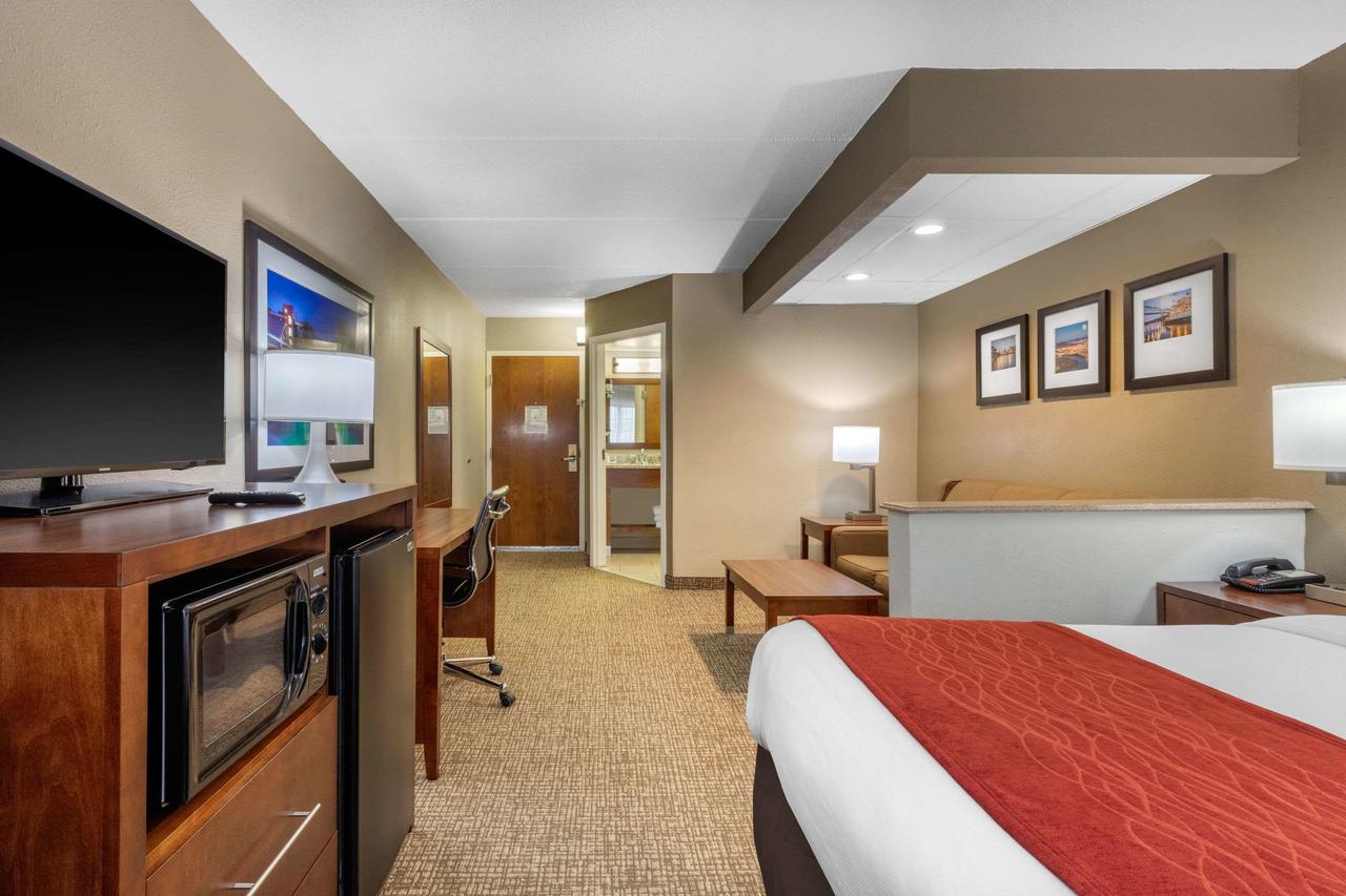 Comfort Inn & Suites Hamilton Place - thumb 4