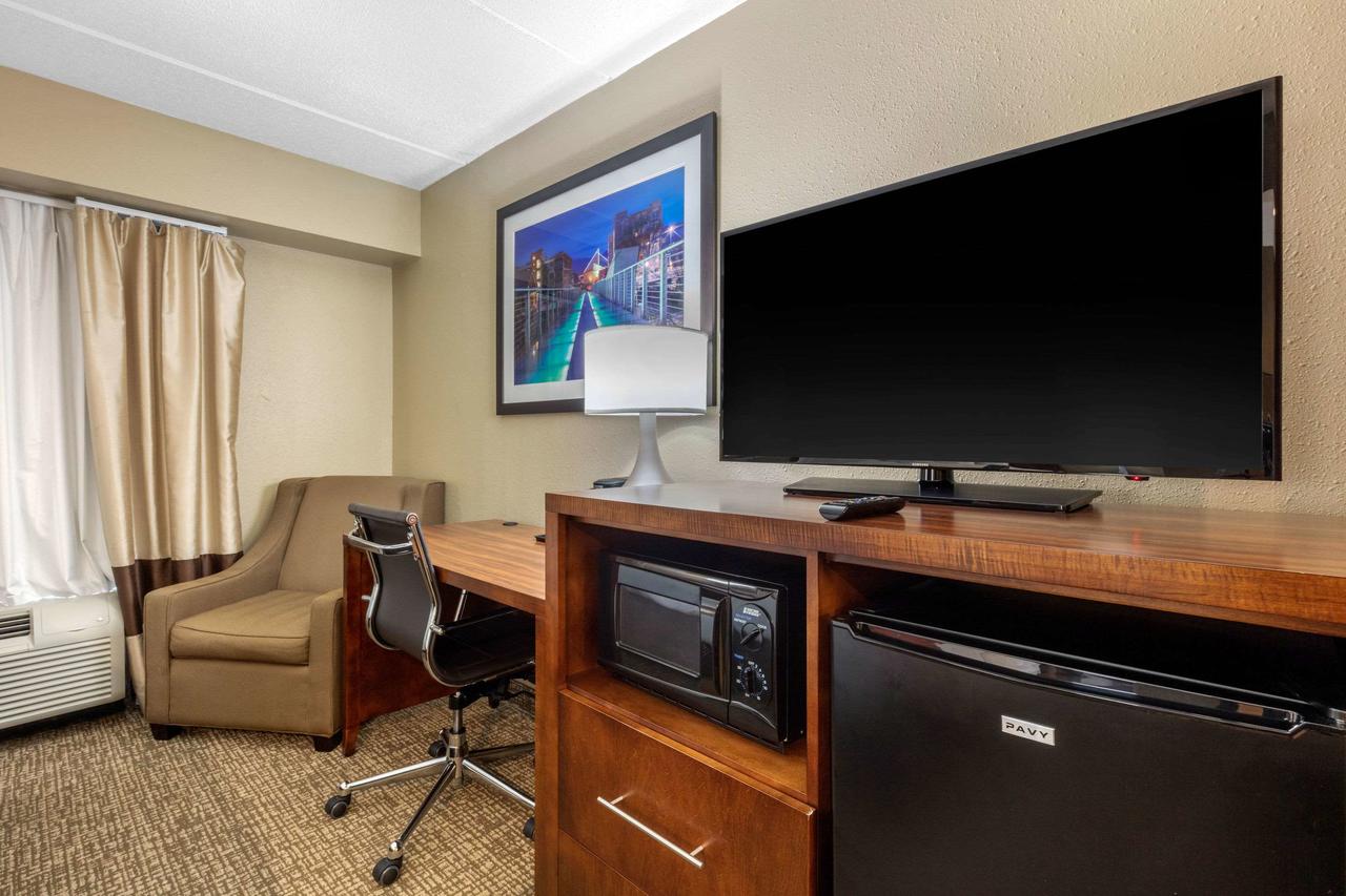 Comfort Inn & Suites Hamilton Place - thumb 21