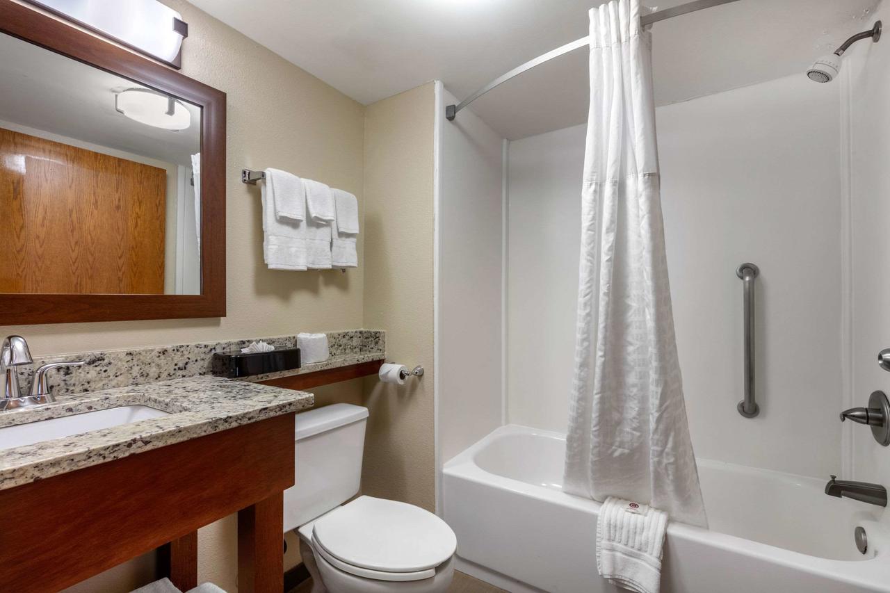 Comfort Inn & Suites Hamilton Place - thumb 16