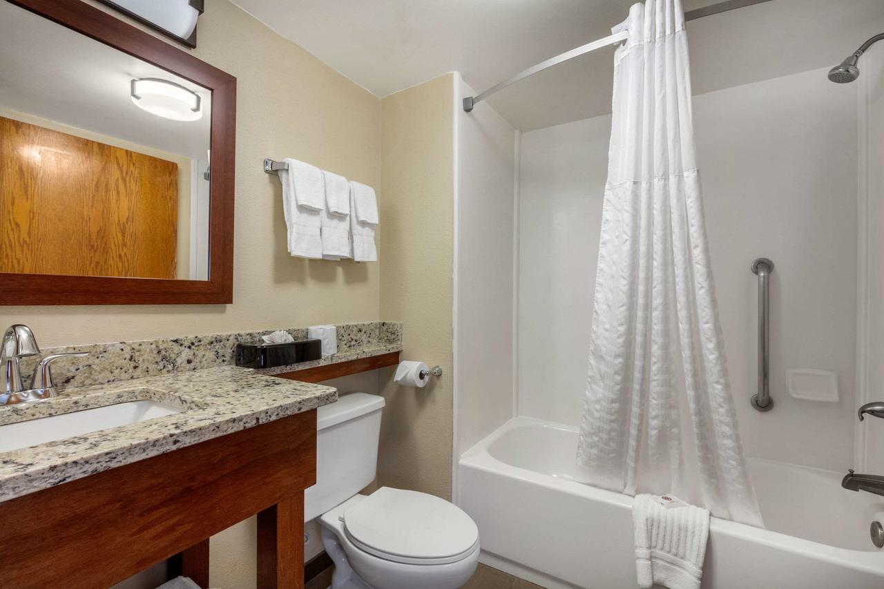 Comfort Inn & Suites Hamilton Place - thumb 23