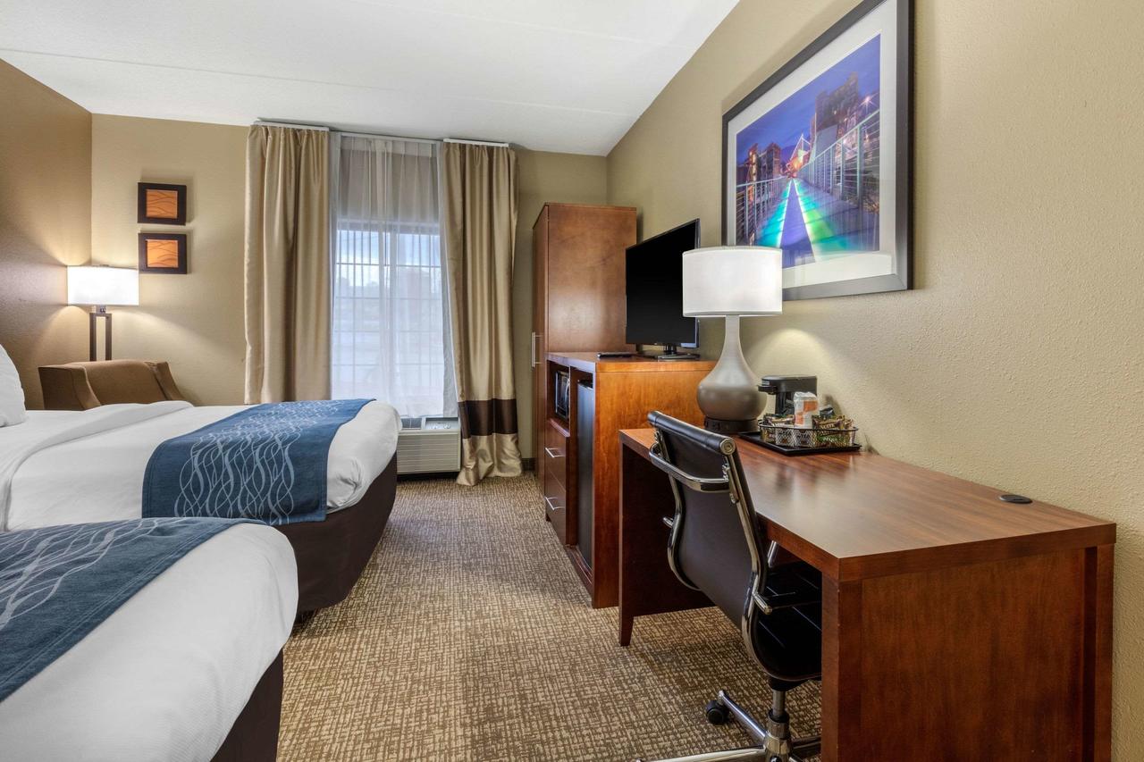 Comfort Inn & Suites Hamilton Place - thumb 3