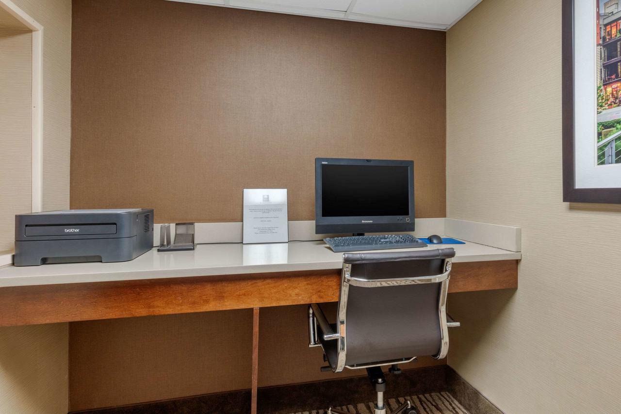 Comfort Inn & Suites Hamilton Place - thumb 9