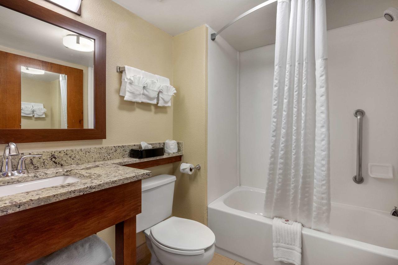 Comfort Inn & Suites Hamilton Place - thumb 13