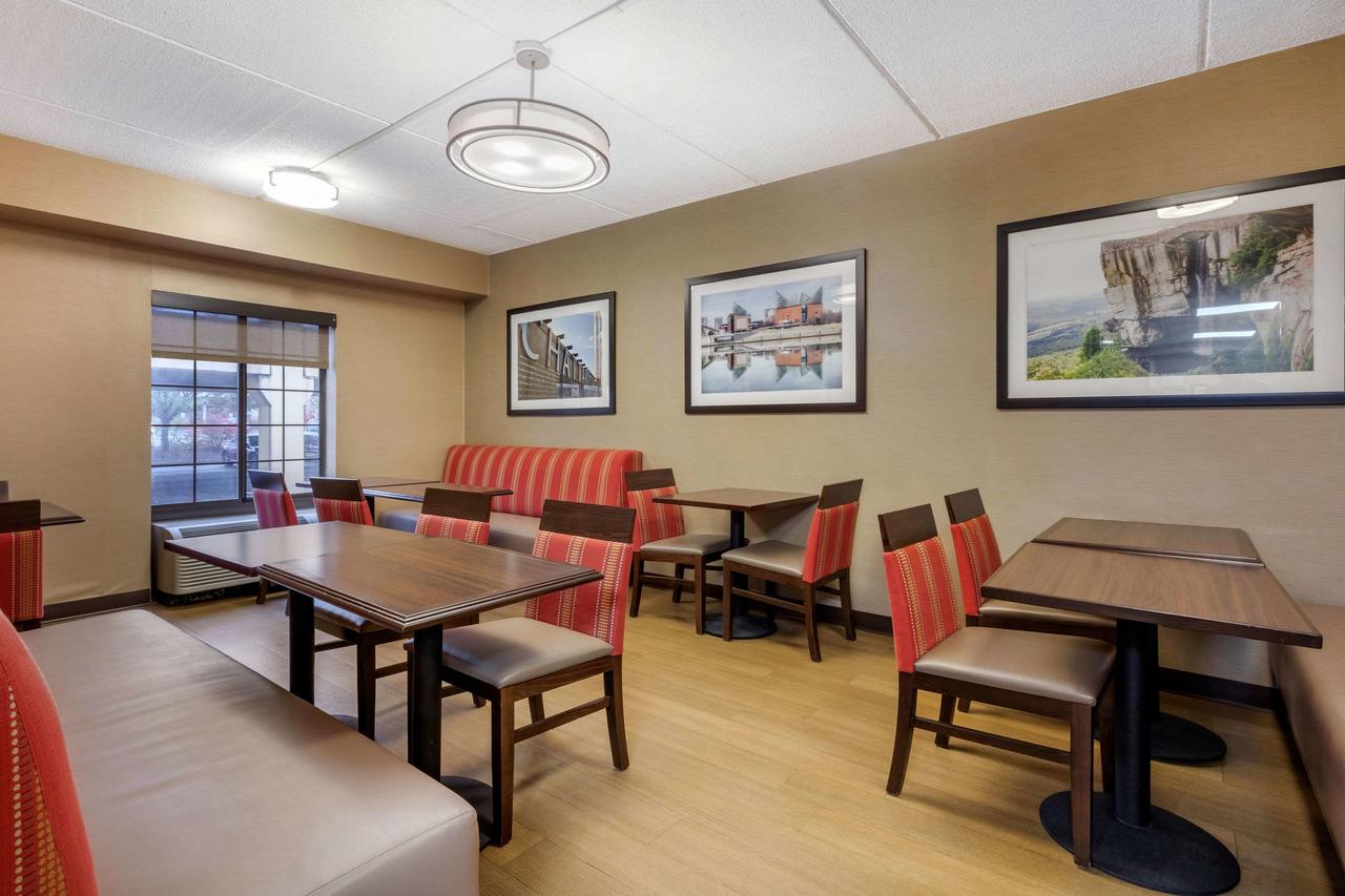 Comfort Inn & Suites Hamilton Place - thumb 20