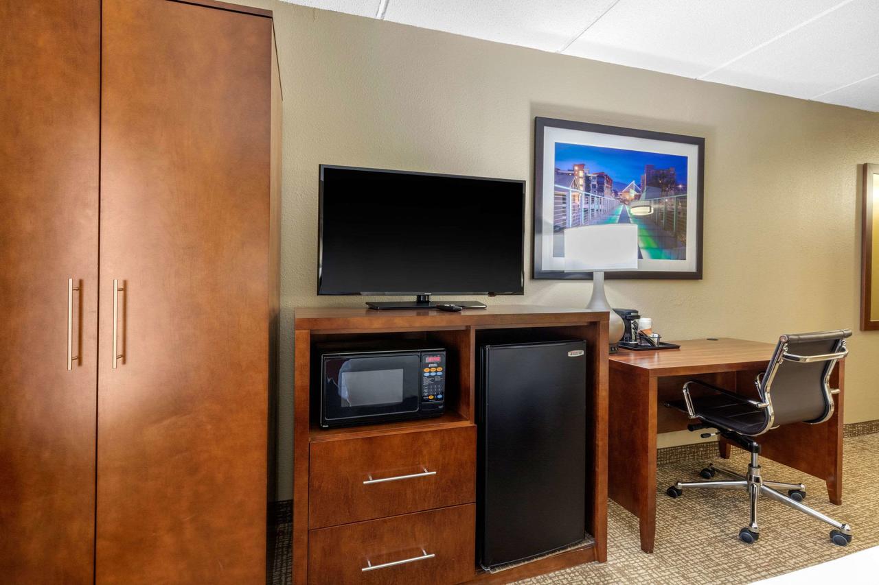 Comfort Inn & Suites Hamilton Place - thumb 5