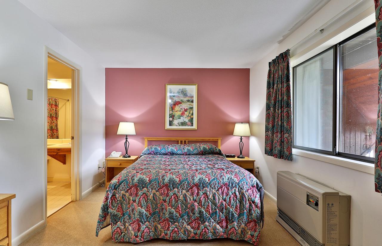Cedarbrook Queen Suite 106 - thumb 1