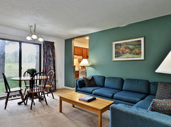 Cedarbrook Queen Suite 106