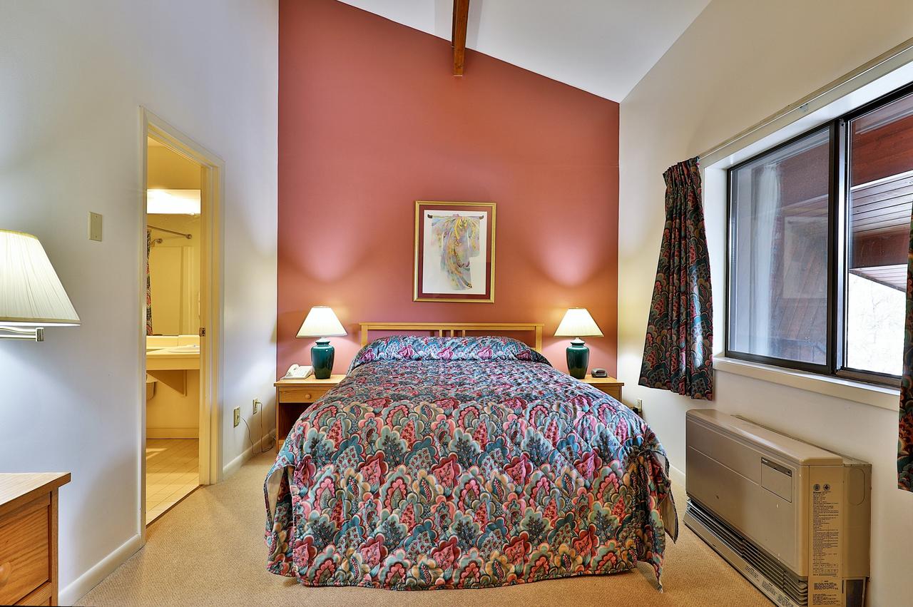 Cedarbrook Queen Suite 202 - thumb 9