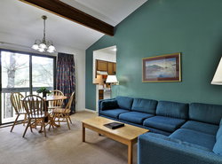 Cedarbrook Queen Suite 202