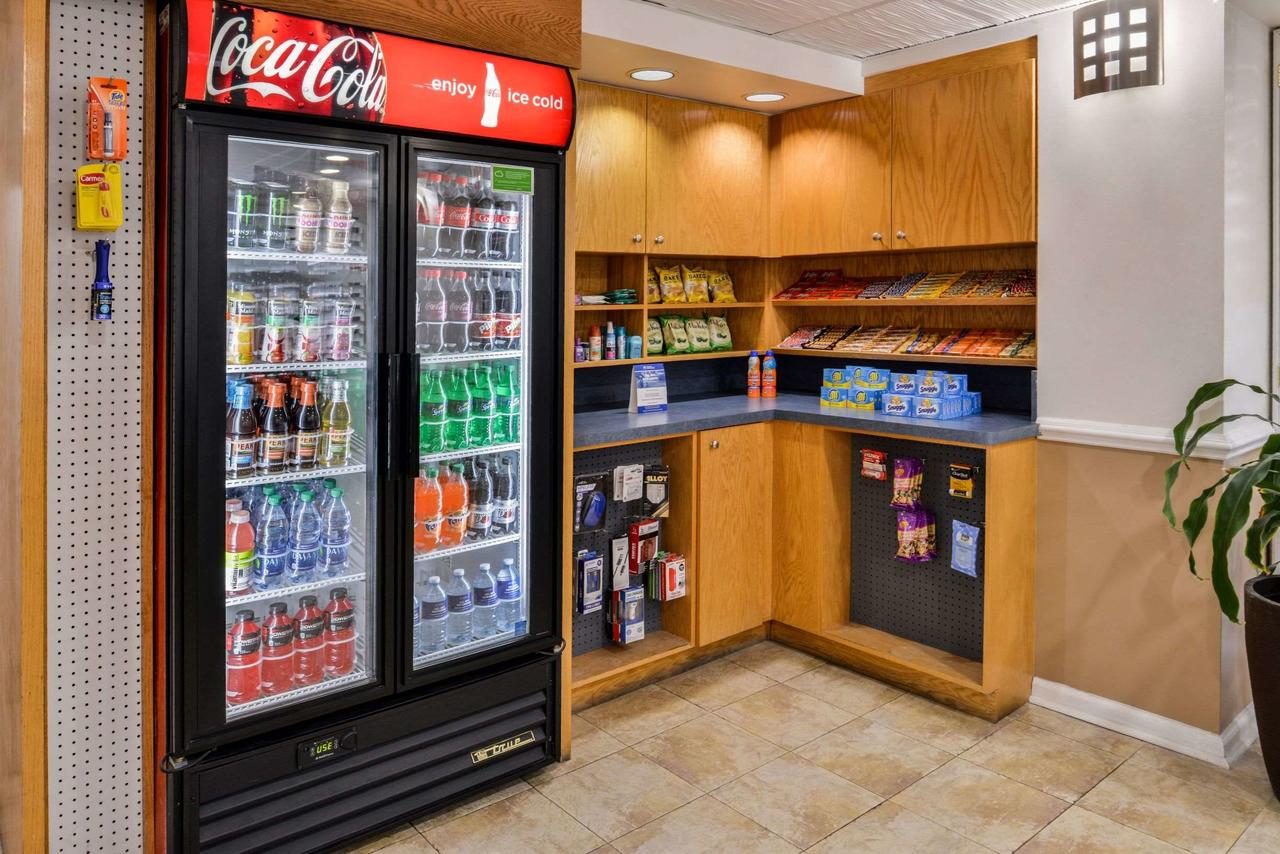 Best Western Plus Holiday Sands Inn & Suites - thumb 36