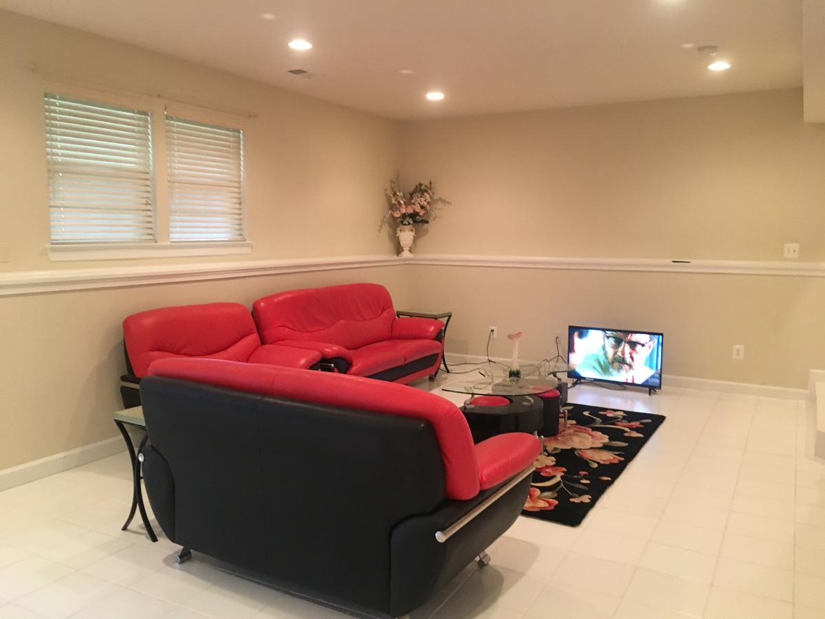 Very Clean Spacious Basement (Private Entrance) - thumb 20
