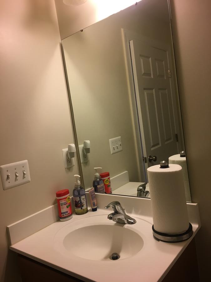 Very Clean Spacious Basement (Private Entrance) - thumb 7