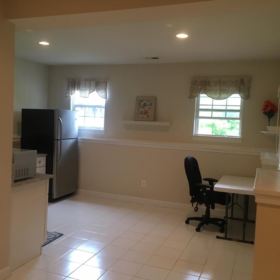 Very Clean Spacious Basement (Private Entrance) - thumb 39