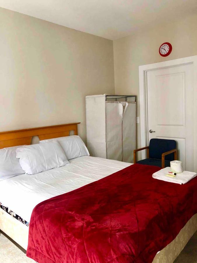 SPARKLING CLEAN PRIVATE BED&BATH NEAR IAD AIRPORT - thumb 6