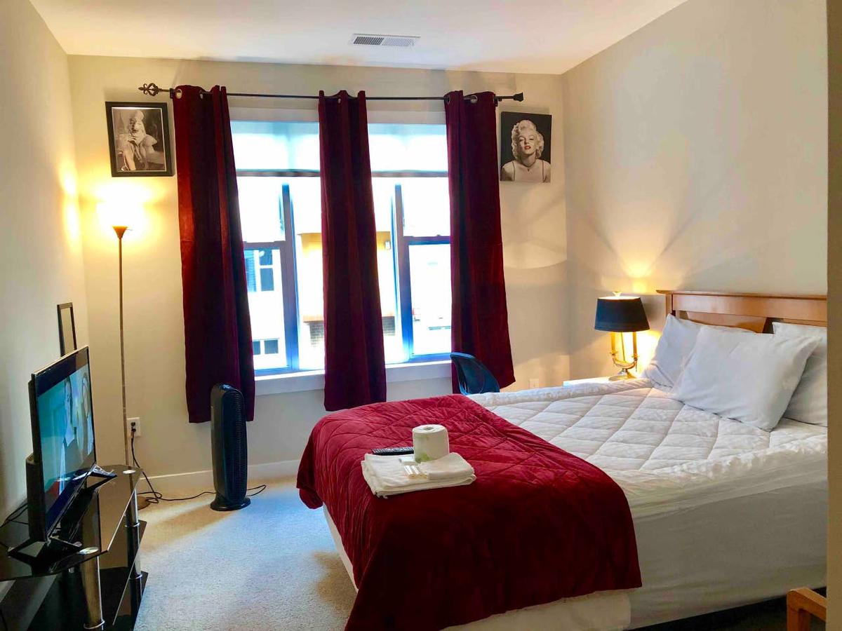 SPARKLING CLEAN PRIVATE BED&BATH NEAR IAD AIRPORT - thumb 16