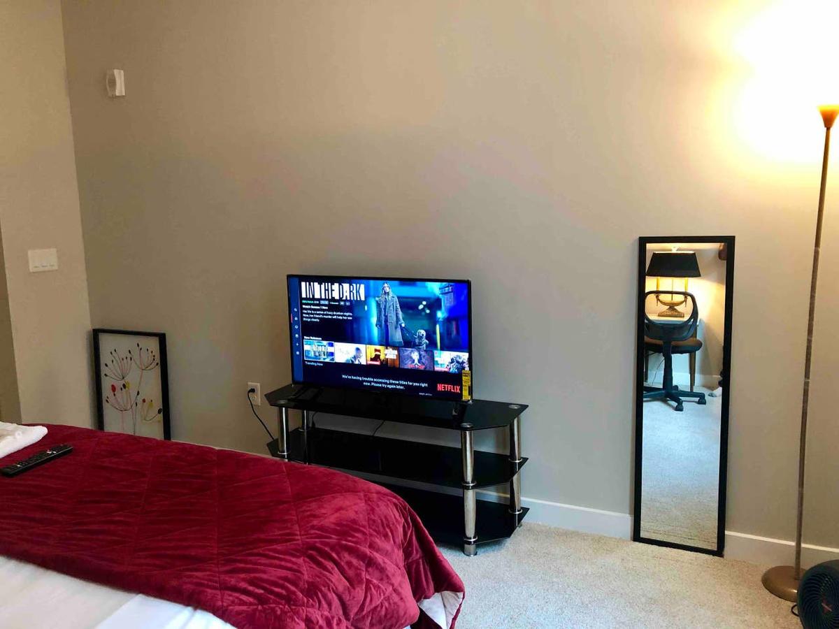 SPARKLING CLEAN PRIVATE BED&BATH NEAR IAD AIRPORT - thumb 15