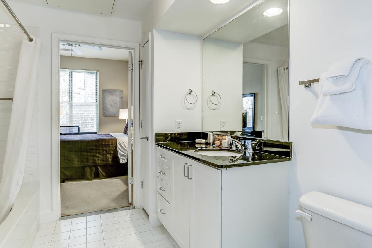 Dulles Station Apartments - thumb 1