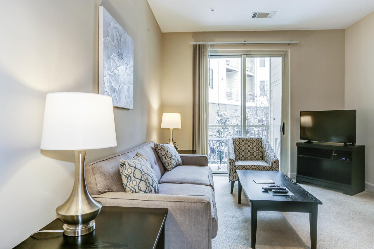 Dulles Station Apartments - thumb 9