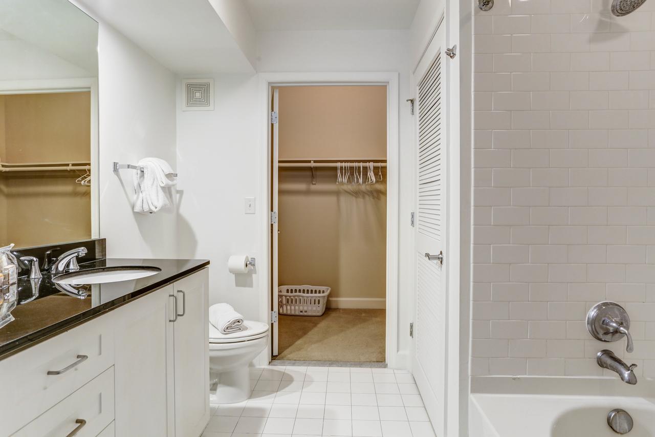 Dulles Station Apartments - thumb 2