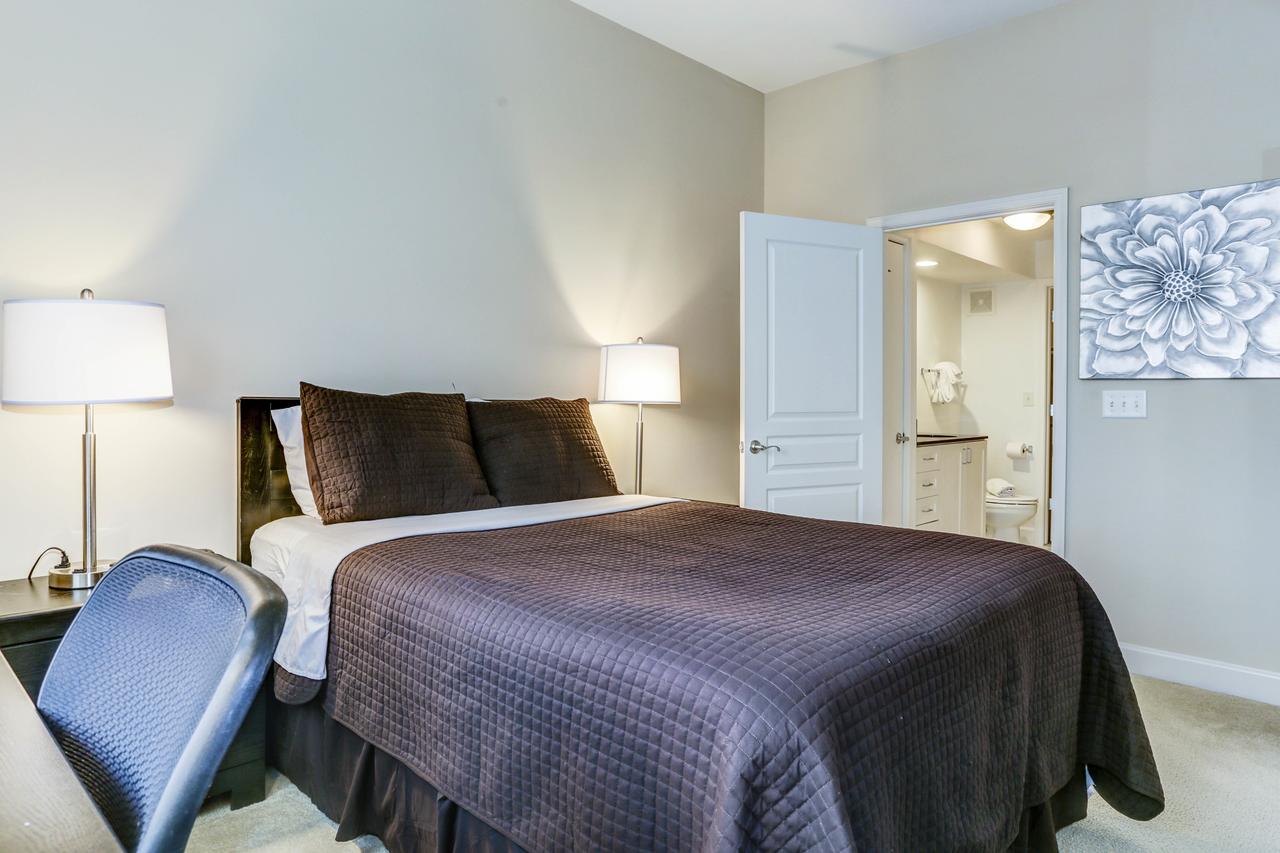 Dulles Station Apartments - thumb 3