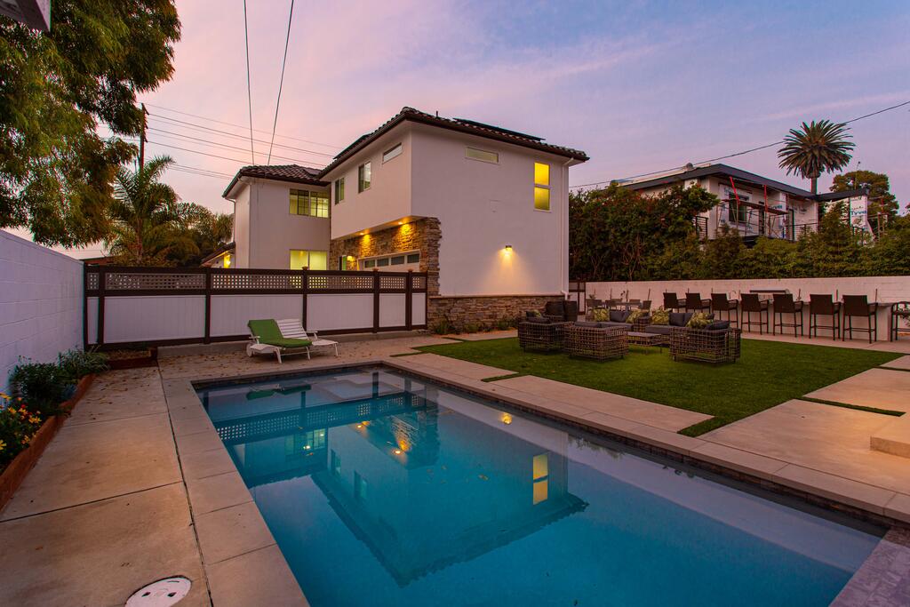 $5M Modern Venice Home W Pool And Outdoor Living - thumb 1