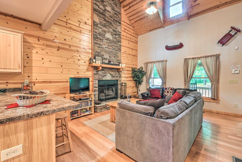 'Falling Leaf Retreat' With Hot Tub & Deck In Ellijay - thumb 3