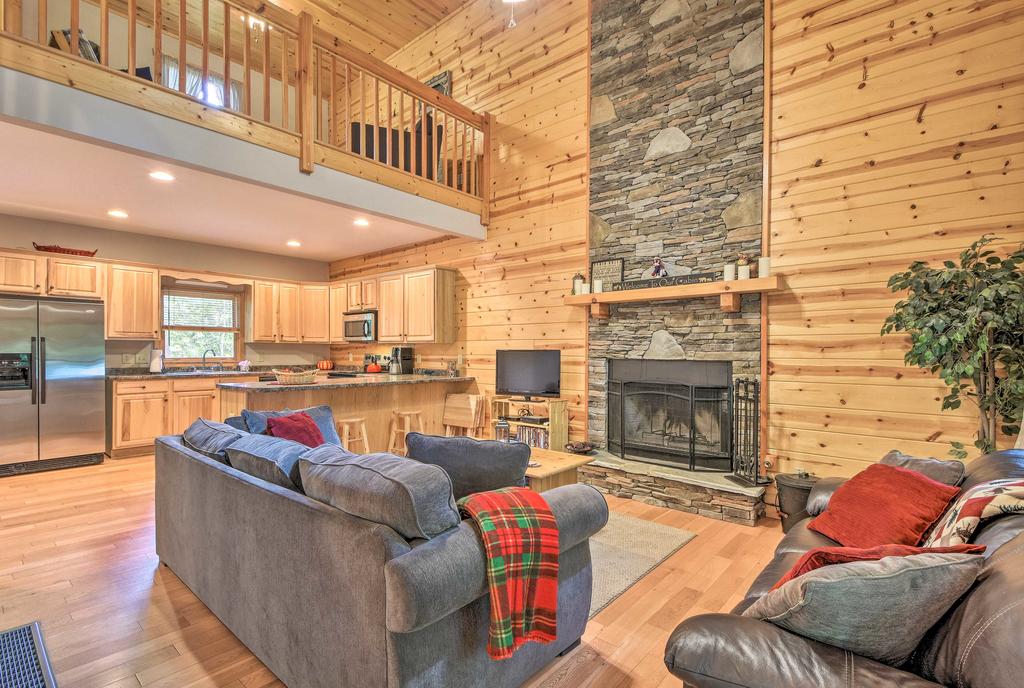 'Falling Leaf Retreat' With Hot Tub & Deck In Ellijay - thumb 0