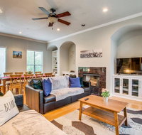 2 Huge Townhouses in Oak Lawn PERFECT for groups - Accommodation Deal