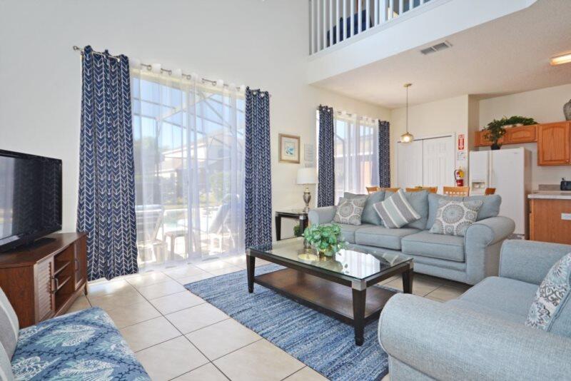 6 Bedroom Pool Home With Spa In Golf Community - thumb 2