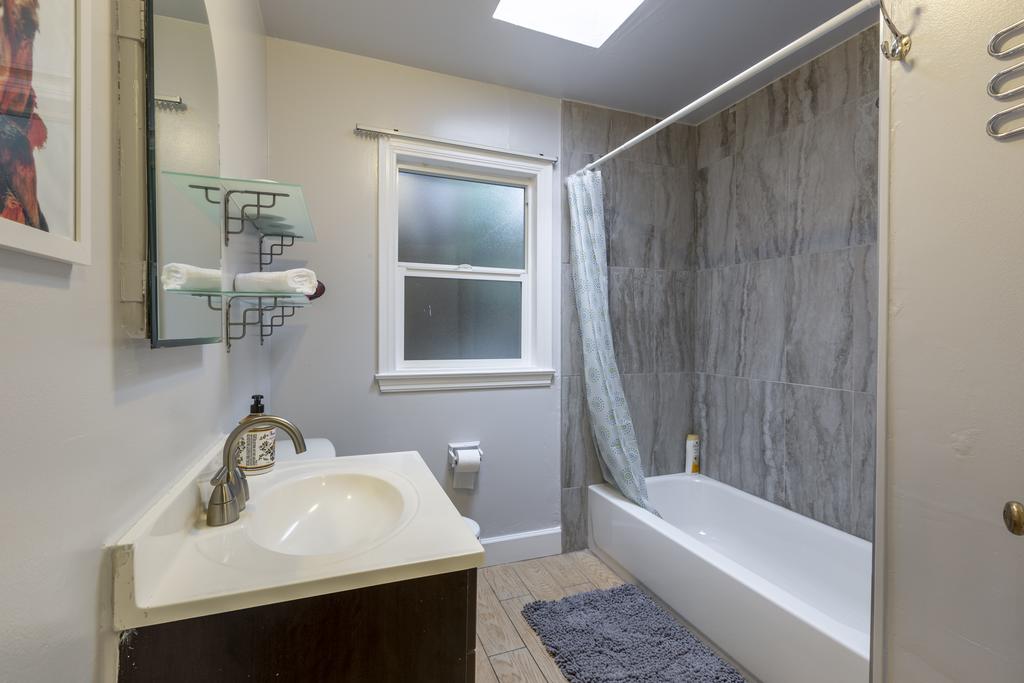 @ Marbella Lane 3BR House In Downtown Redwood City - thumb 3