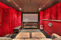 Anchorage Abode with Turnagain Arm Views and Theatre Accommodation Deal