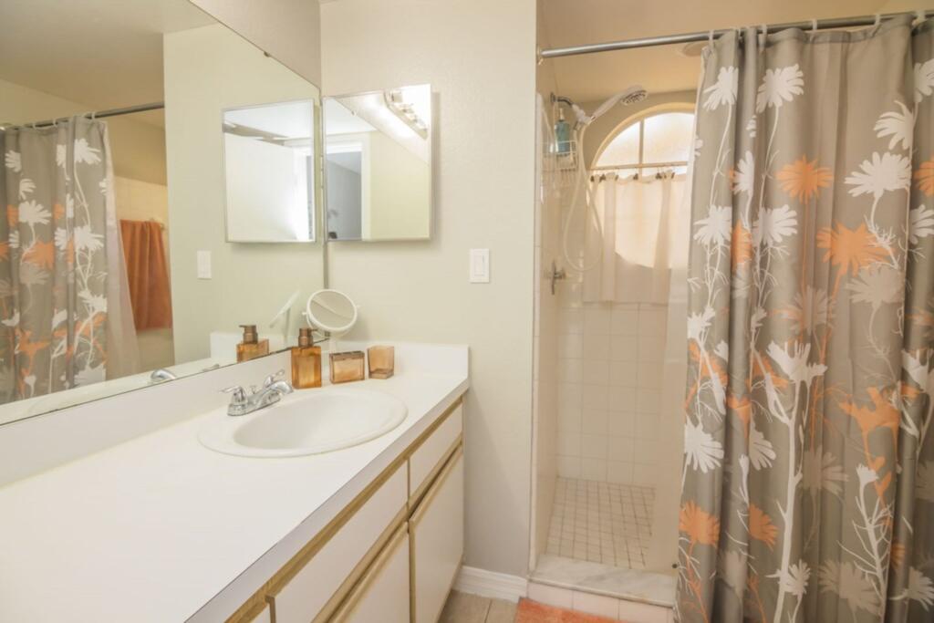 Glorious Sweetwater Club Condo By IPG Florida - thumb 1
