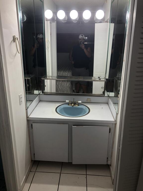 Historic Hialeah City Of Progress Master Bedroom - thumb 2