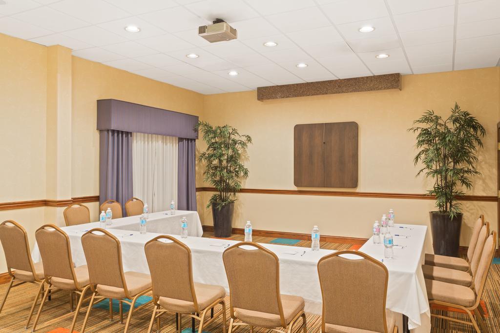 Holiday Inn Express & Suites Lakeland - thumb 1